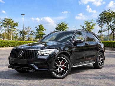 Mercedes Benz GLC300 300 4MATIC AMG LINE in Desa Petaling, KUL