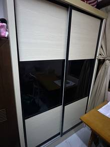Almari sliding door