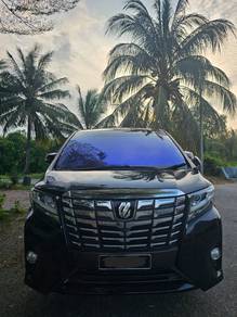 Toyota Alphard in Pengkalan Chepa, KTN