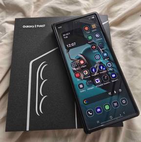 Samsung Galaxy Z Fold7 512 GB with Spigen casing