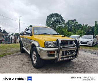 2002 Mitsubishi Storm GLS