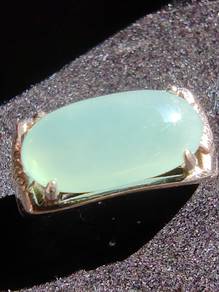 Giok Jadeite Jed Hijau Kebiruan Gred Ais Burma