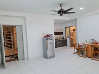 Condominium For Rent in The Golden Triangle