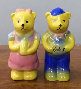 Vintage bear salt pepper shakers