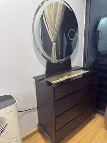 MAKEUP TABLE to letgo!!!