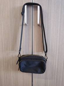 H&M Multi-Zipper Crossbody Camera Bag (Black)