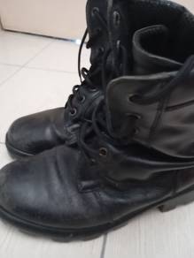 kasut spike boot