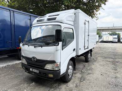 Hino WU640R 1 Ton 13 Kaki Refrigerated Freezer