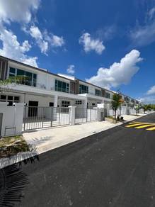 Terraced House For Sale in Cheng,MLK