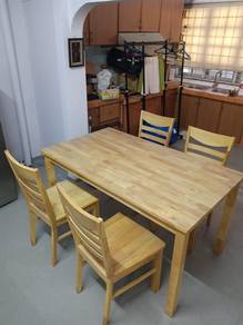 Meja makan