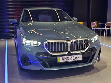 BMW i5 eDRIVE40 M SPORT in Others, KUL