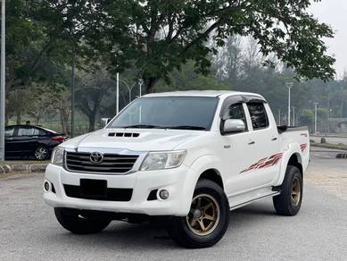 Toyota Hilux DOUBLE CAB 4x4 in Salak Selatan, KUL