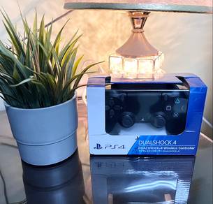 (NEW WITH CABLE) Console Controller Jet Black