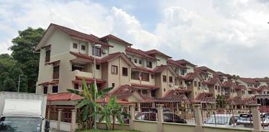 Townhouse Condo For Sale in Villa Laman Tasik