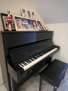 Yamaha piano