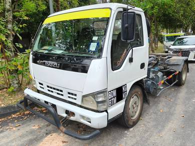 ISUZU NPR66 Used 2015 12ft Bin Use