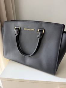 Michael Kors classic handbag