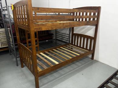katil kayu dua tingkat