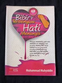 Bibir Tersenyum (PRE LOVED)