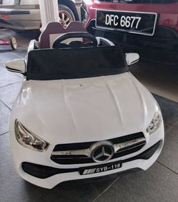 Kereta mainan 