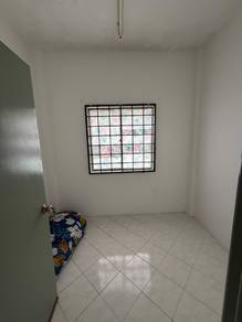 Room in Seri Kembangan, SGR