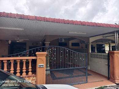 Semi-Detached House For Sale in Lunas,KDH