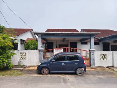 Semi-Detached House For Auction in Chukai,TRG