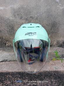 arc ritz pastel green
