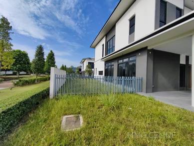 Semi-Detached House For Sale in Setia Alam,SGR