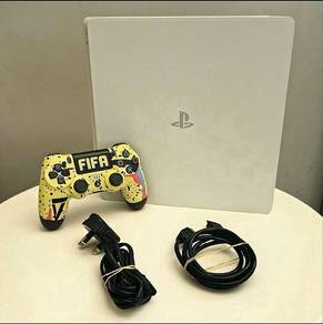 Sony PlayStation 4 PS4 Console + FIFA Themed Cont