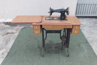 YE05A Mesin Jahit USA Universal Sewing Machine