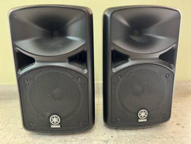 Speaker - Yamaha STAGEPAS 400 portable PA system