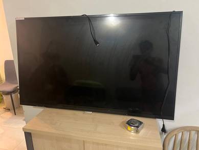 Large Flat Screen Smart TV 40"inch