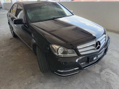 Mercedes Benz 200 in Shah Alam, SGR