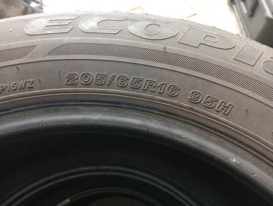 Used Bridgestone 205/65 R 16' tyres