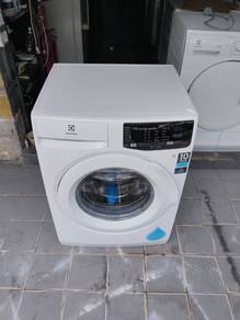 Electrolux 7.5kg front load hot washer
