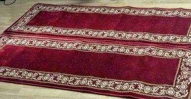 FOR SALE: 2 Beautiful Maroon Carpets 