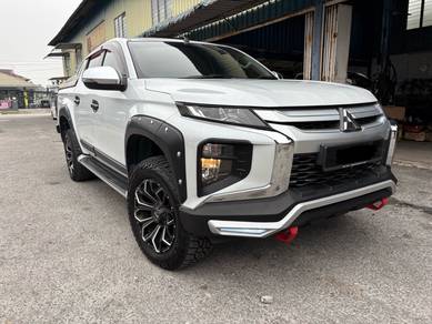 Mitsubishi Triton VGT A/T PREMIUM in Kuching, SWK