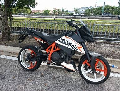 KTM 690 Duke R