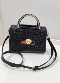 Korean Fashion Black Handbag with Gold Hardware