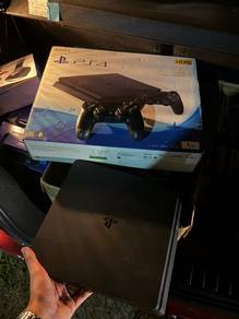 PS4 Slim 1TB (Free Games)