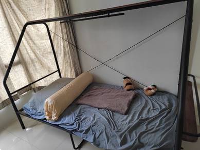 Solid Metal Single Bed Frame – Good Condition 