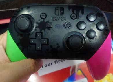 LIKE NEW Original Nintendo Switch Splatoon ProCon