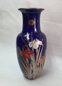 Japanese Blue and Gold Floral Flower Centerpiece