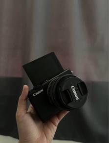 Canon M100 mirrorless digital camera