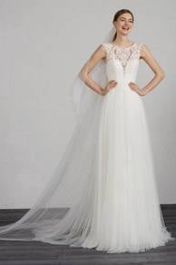 White fishtail wedding bridal dress gown RB1962