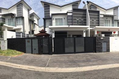 Semi-Detached House For Sale in Shah Alam,SGR
