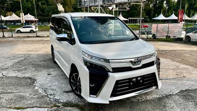 Toyota Voxy ZS KIRAMEKI III in City Centre, KUL