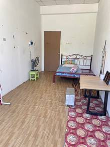 Room in Lunas, KDH