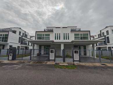 Semi-Detached House For Sale in Klebang,MLK
